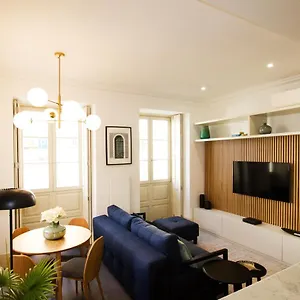 https://feels-like-home-lapa-design-apartment-with-terrace.hotels-lisbon-portugal.com